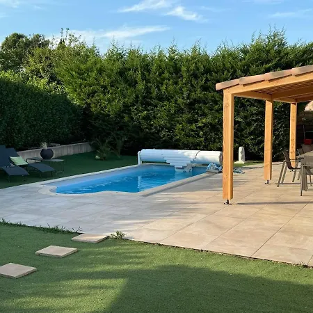 3 Bedroom House With Pool Villa *